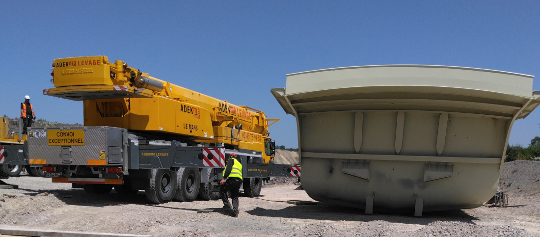 Grue de levage nécessaire pour déplacer la benne de Dumper